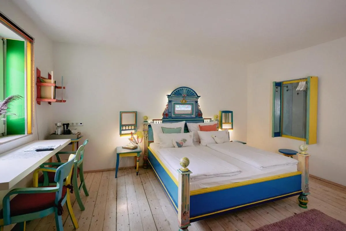 Image 5 of 18Arts Hotel – Living in a Gallery!