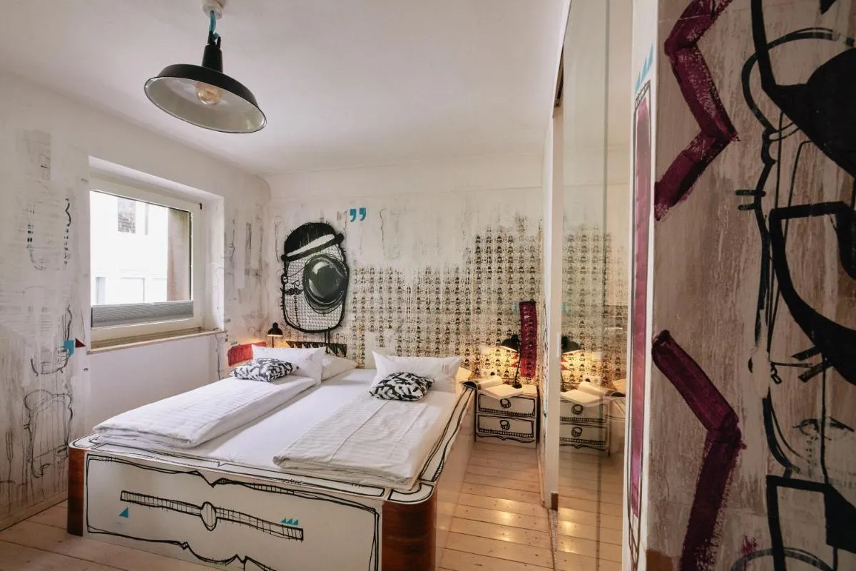 Image 2 of 18Arts Hotel – Living in a Gallery!