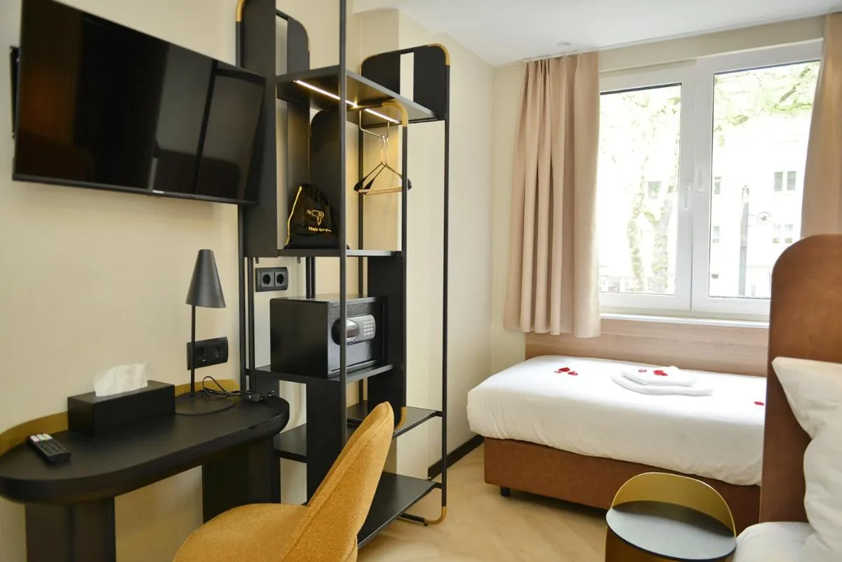 Image 6 of Day8 Hotel