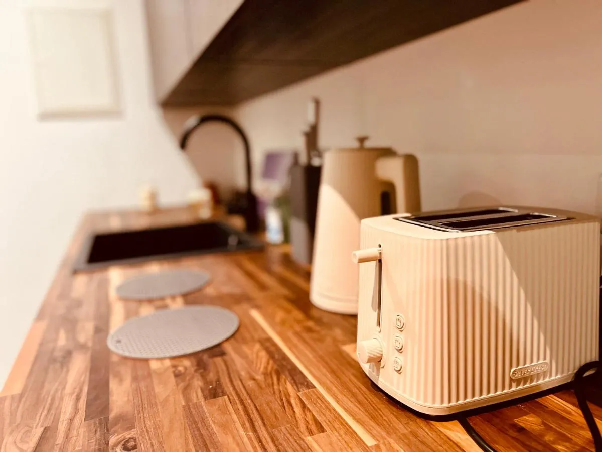 Image 2 of Elysian Apartment – 2 Parkplätze – 1min Bus & Bahn – St-Elisabeth Krankenhaus – Lindenthaler Tierpark – Neu Renoviert & Perfekte Lage