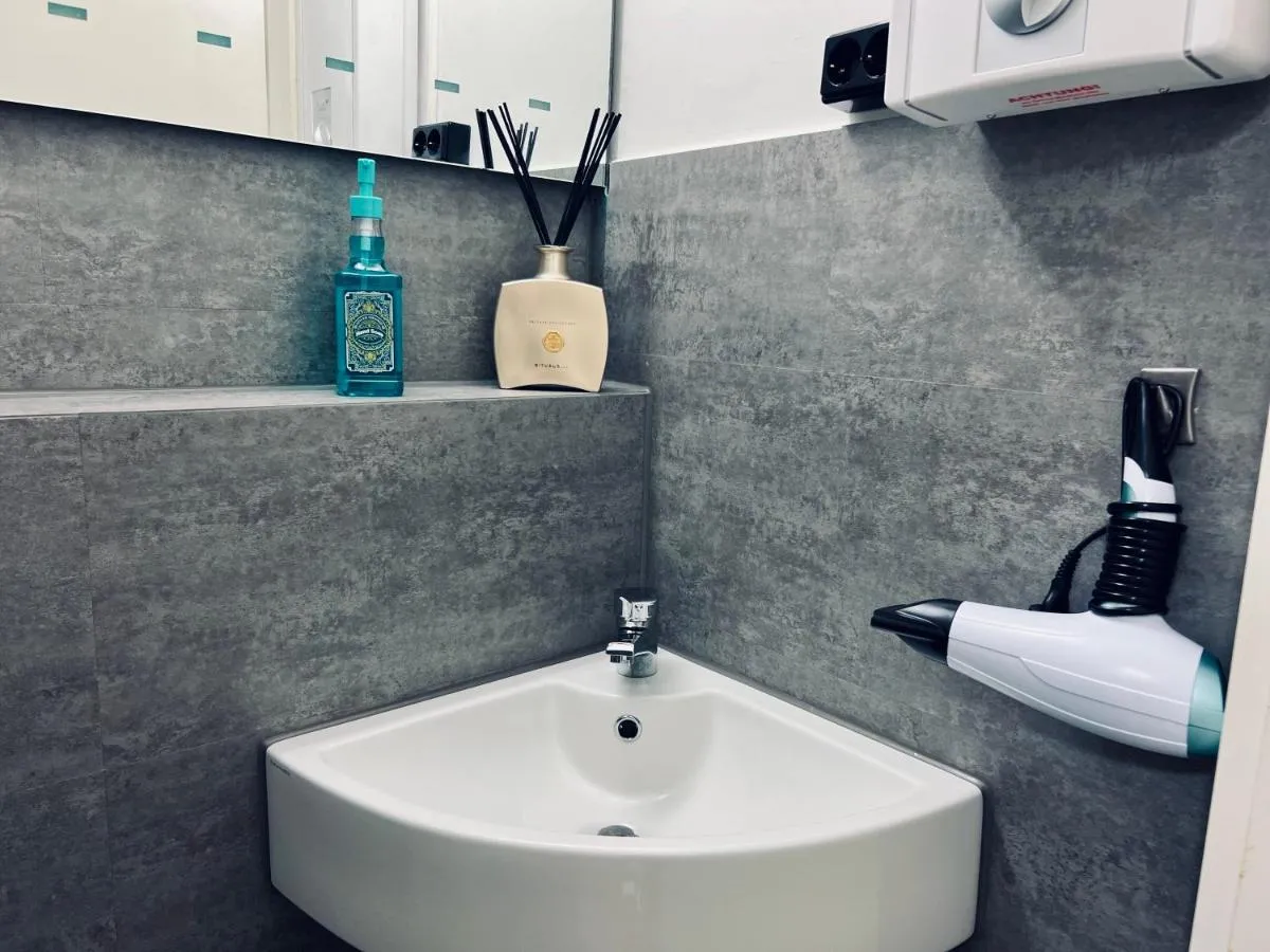 Image 6 of Elysian Apartment – 2 Parkplätze – 1min Bus & Bahn – St-Elisabeth Krankenhaus – Lindenthaler Tierpark – Neu Renoviert & Perfekte Lage