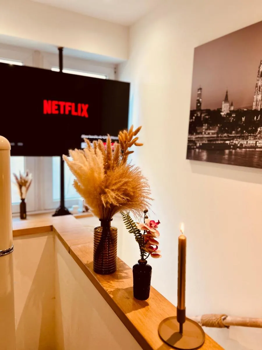 Image 3 of Elysian Apartment – 2 Parkplätze – 1min Bus & Bahn – St-Elisabeth Krankenhaus – Lindenthaler Tierpark – Neu Renoviert & Perfekte Lage