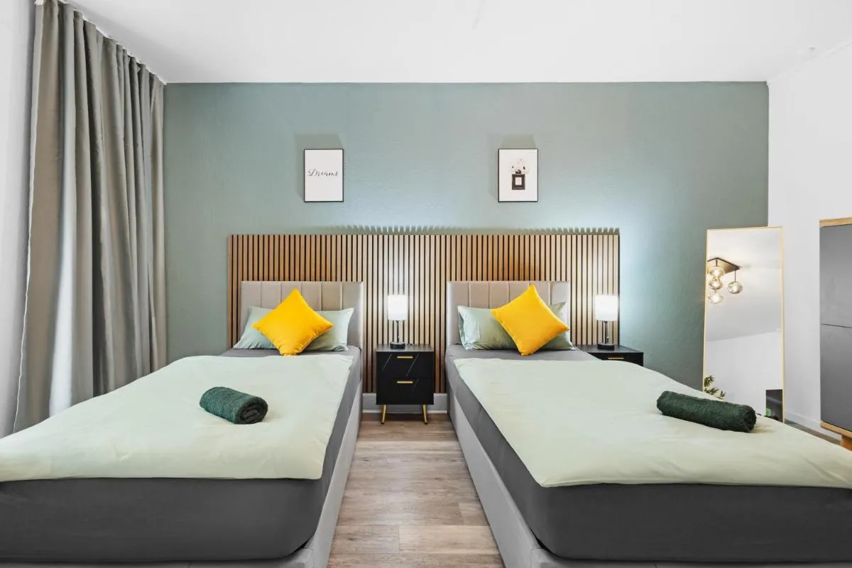 Image 1 of Exklusive Suite – Zentral in der Kölner Südstadt – Kostenloser Privatparkplatz – Perfekt für bis zu 7 Gäste – Smart Home