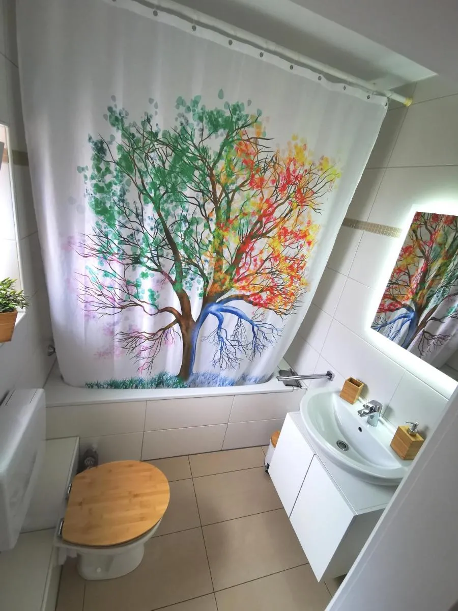 Image 3 of “GREENSUN-HOMES” Messe, Flughafen und Zentrums nah, Ruhig, Modern, schnelles WLAN, Balkon und Küche, freies Parken, 4 Schlafplätze möglich