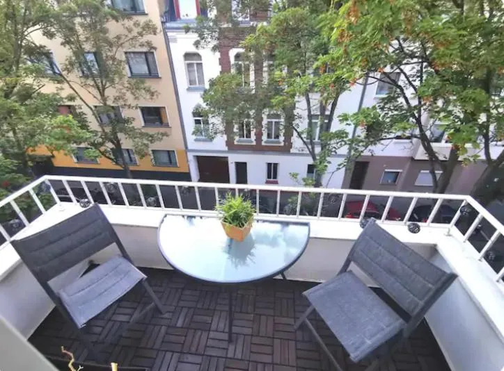 Image 5 of “GREENSUN-HOMES” Messe, Flughafen und Zentrums nah, Ruhig, Modern, schnelles WLAN, Balkon und Küche, freies Parken, 4 Schlafplätze möglich