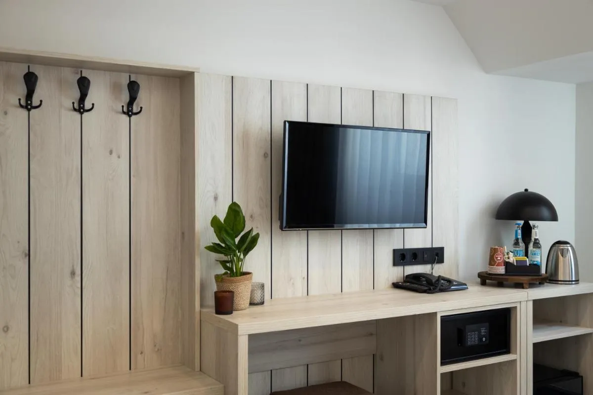 Image 2 of Hotel Innception