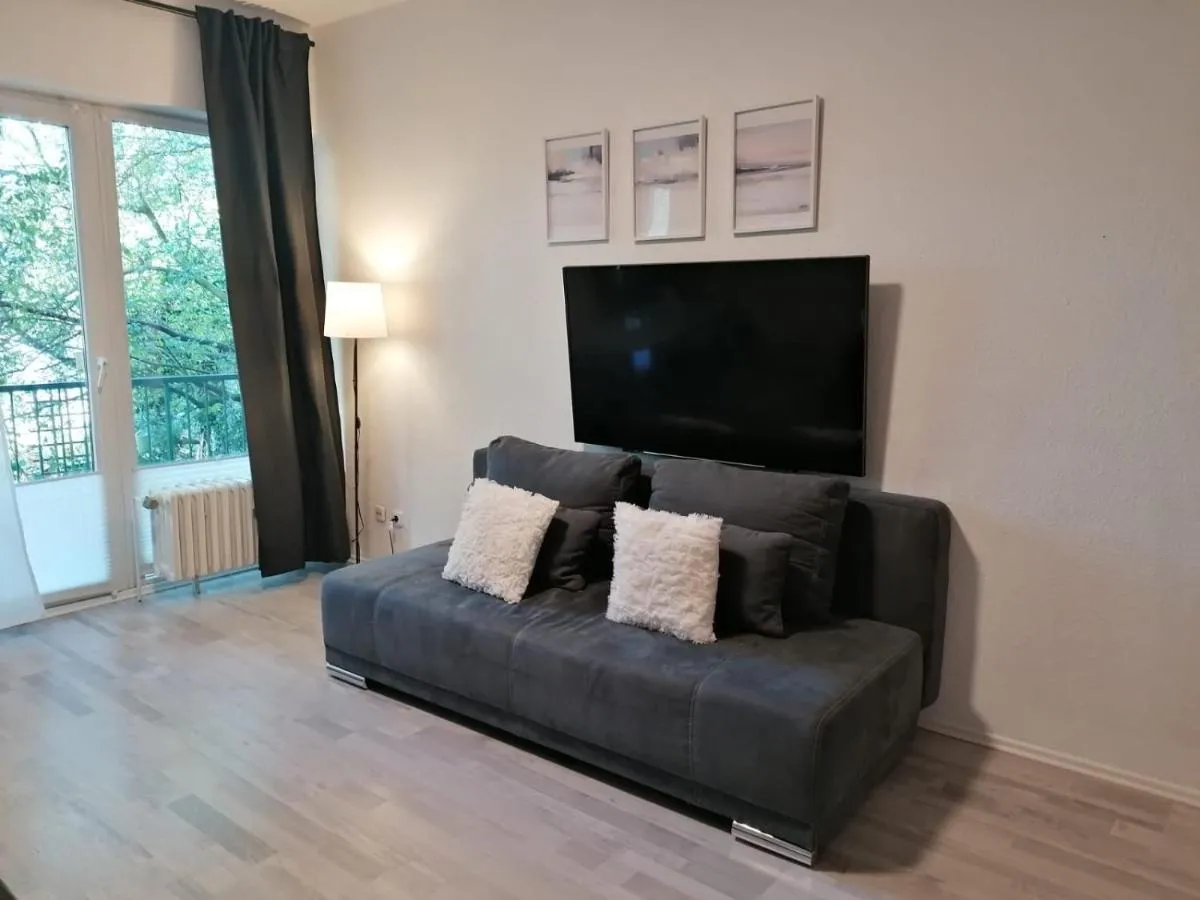 Image 1 of Köln Wohnung 4 min nähe von Hbf und Dom mit Garten ,Balkon & office