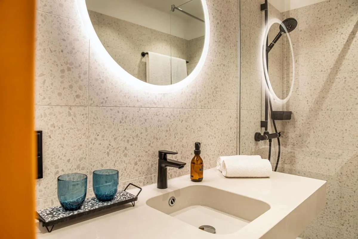 Image 2 of LOGINN Hotel Köln Airport