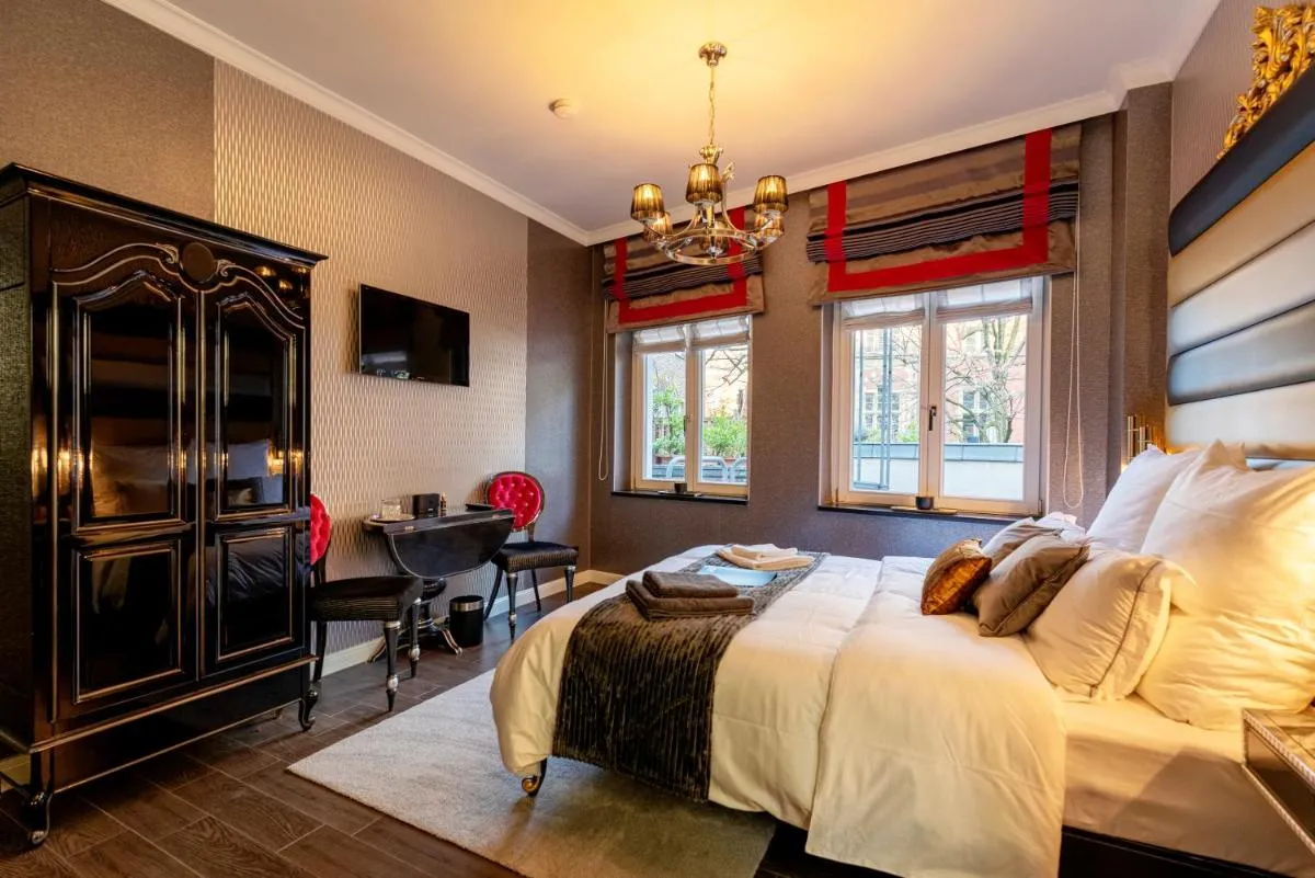 Image 5 of La Belle 10