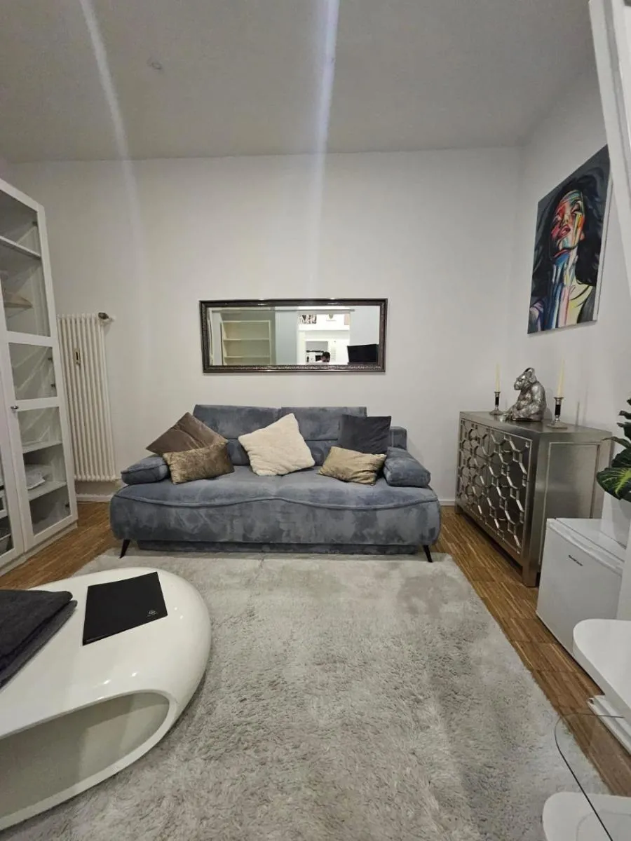 Image 3 of La Petite Blanche