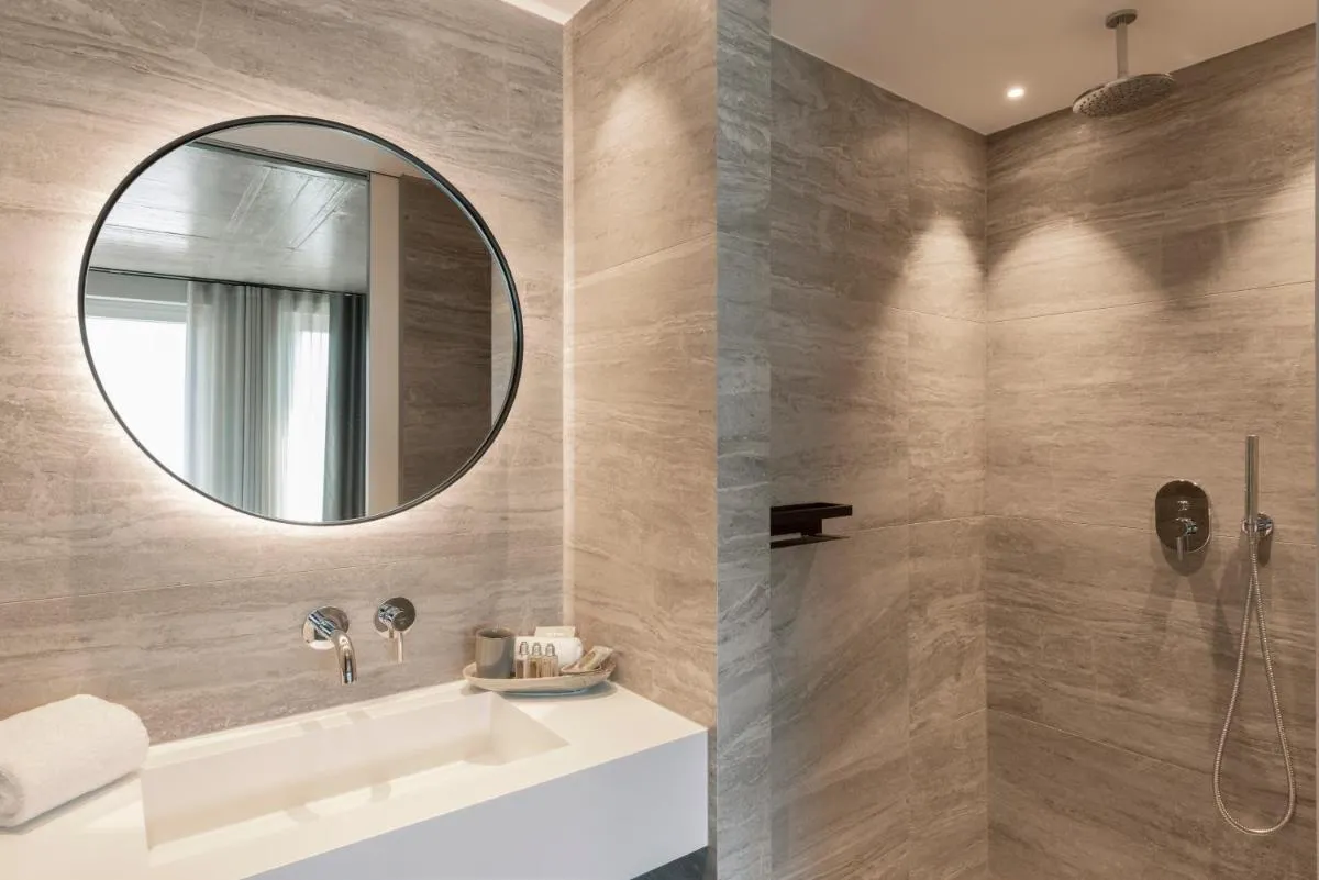 Image 6 of Legend Hotel