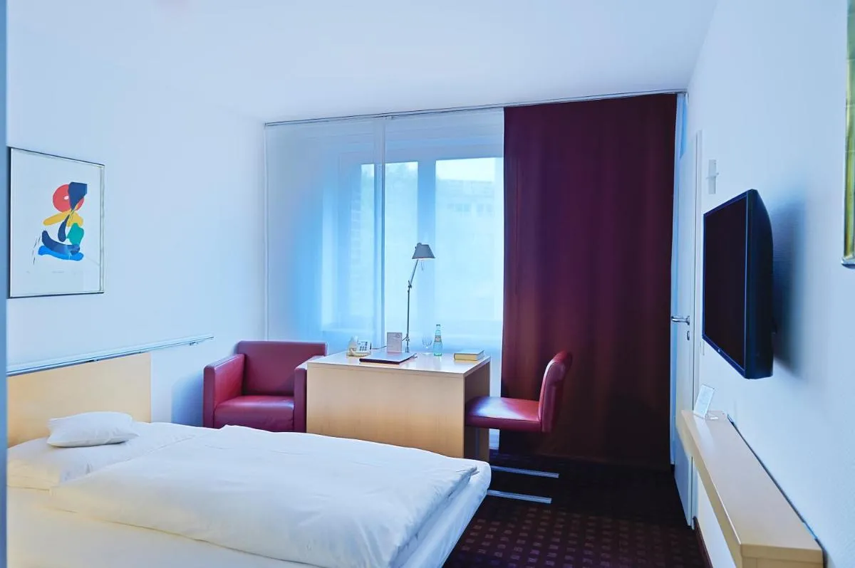 Image 2 of Maternushaus