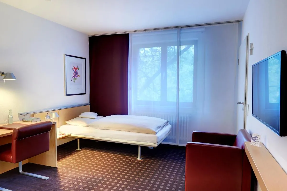 Image 5 of Maternushaus