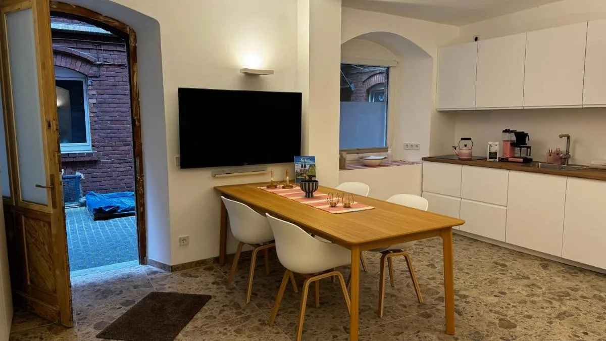 Image 1 of Mitten in der Kölner City – Design trifft Altbau