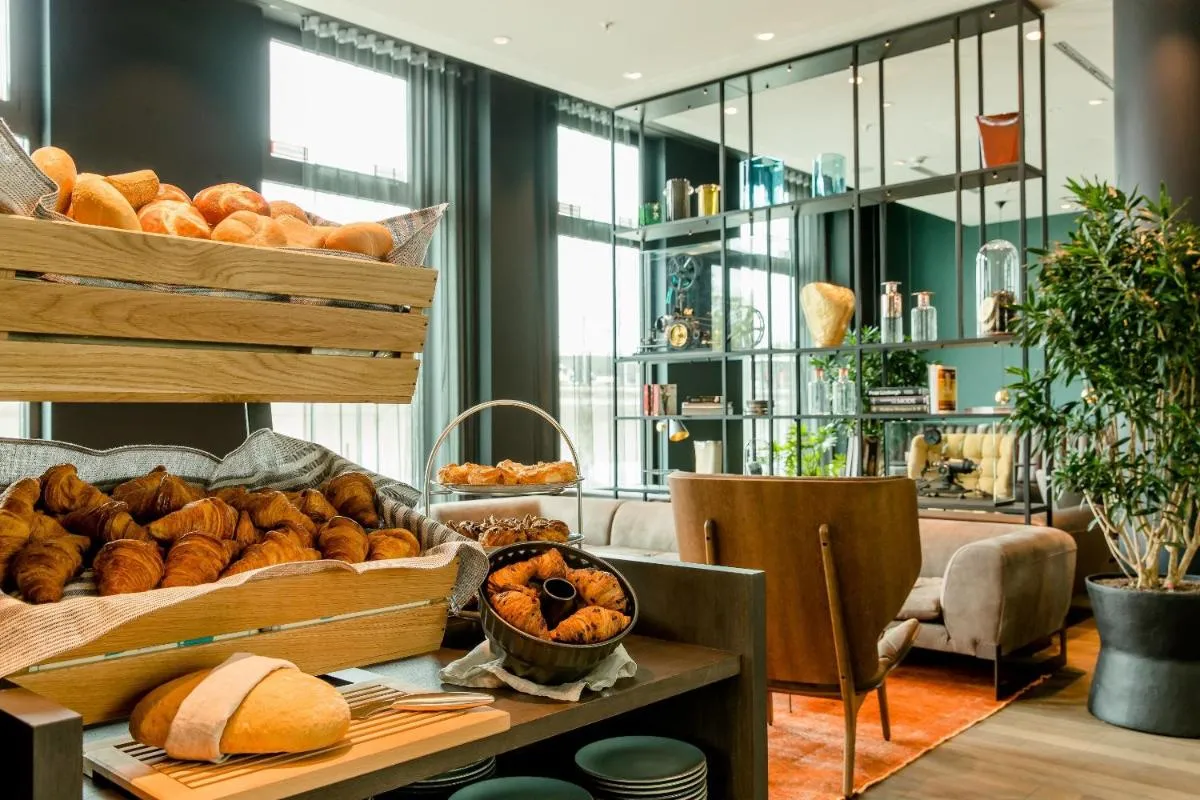 Image 3 of Motel One Köln-Messe