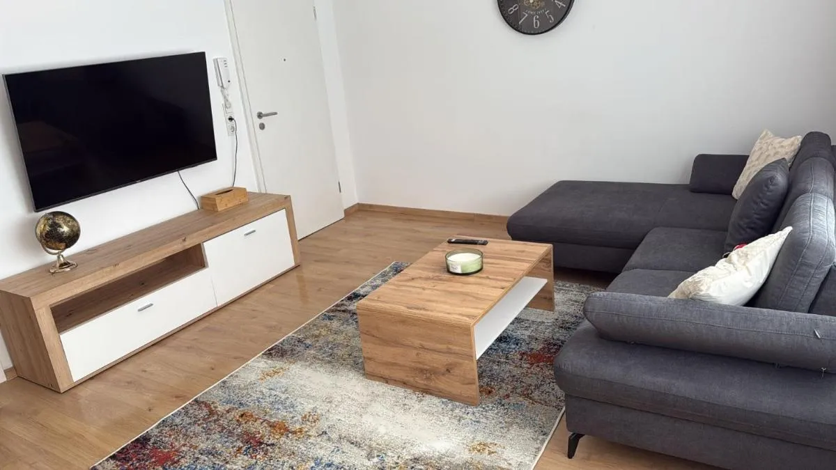 Image 2 of Noe Apartment