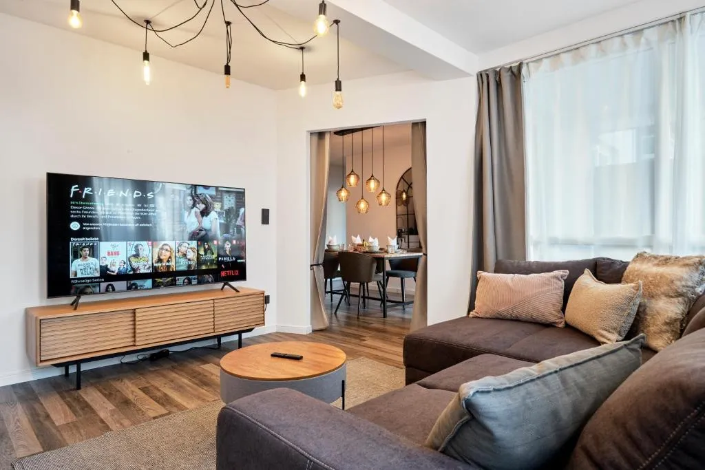 Image of Park Avenue – Design Apartment Friesenstraße – 4 Pers – WLAN – Netflix – 65 Zoll TV