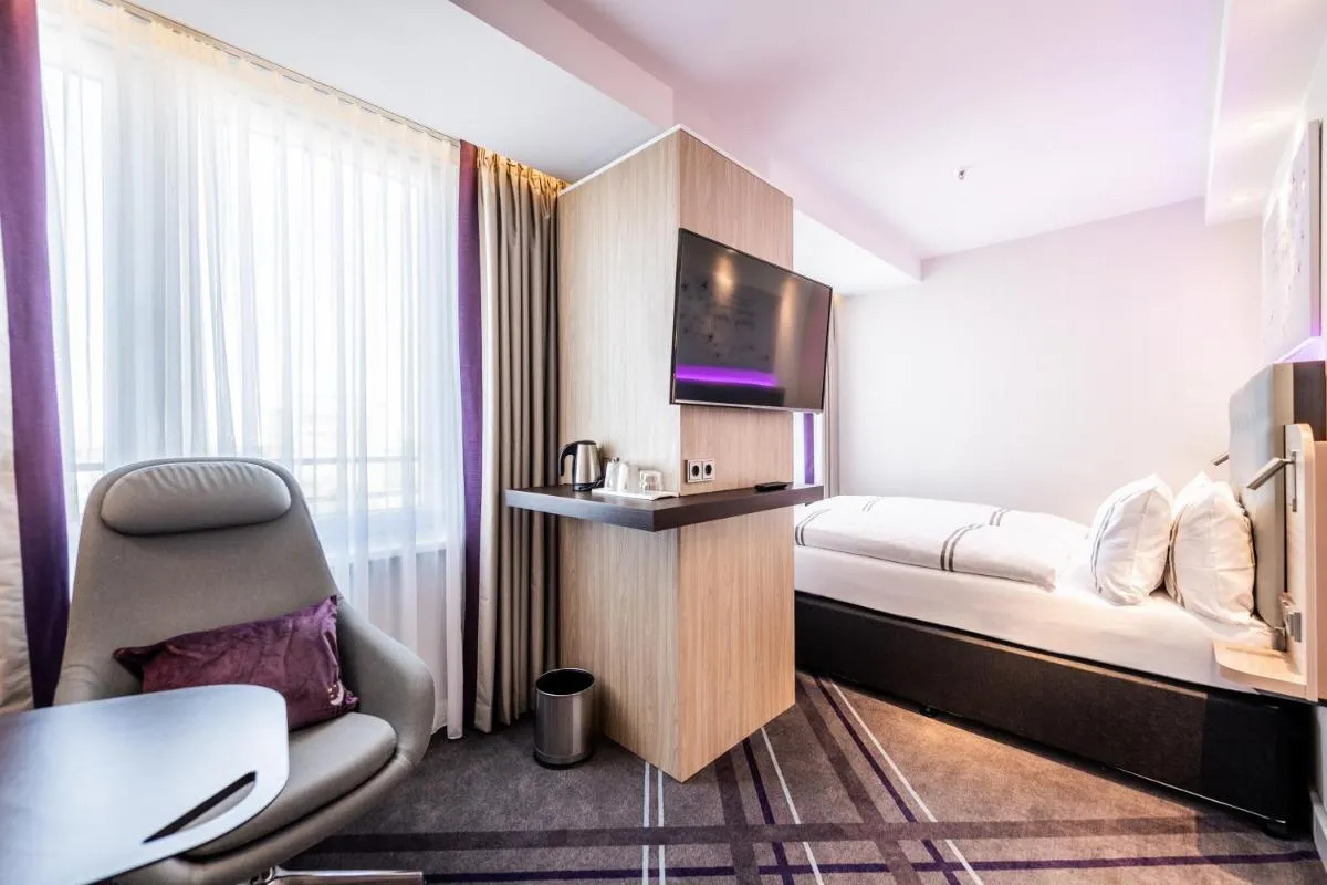 Image 4 of Premier Inn Köln City Süd