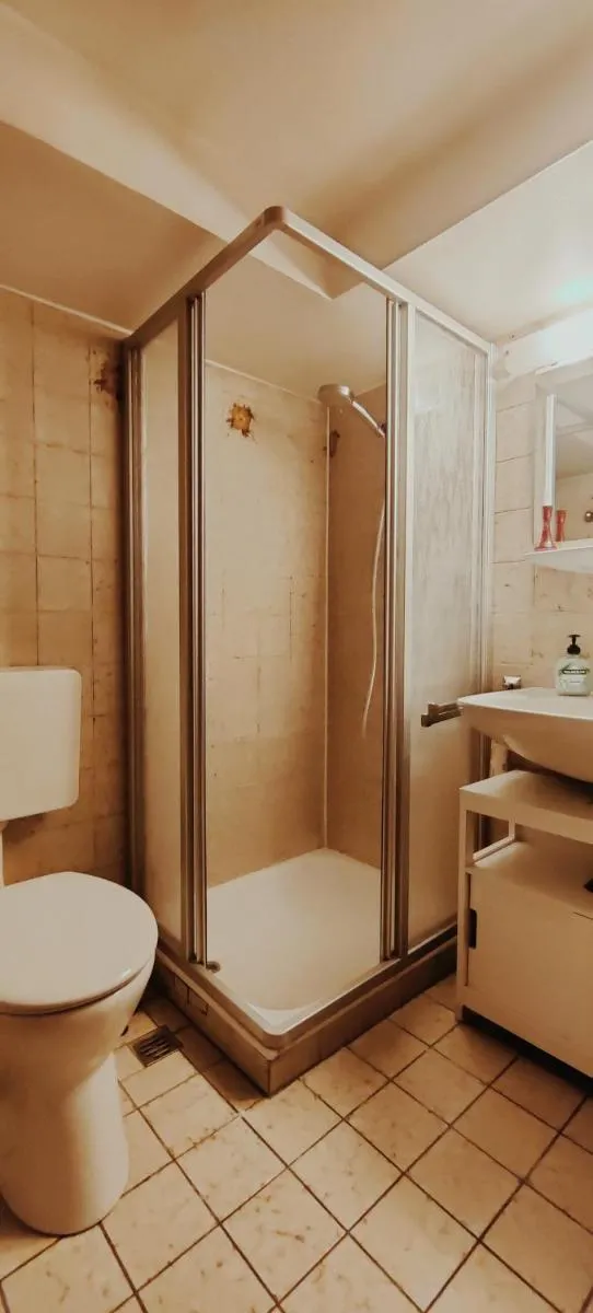 Image 4 of Spacious & comfortable guestrooms w private bathrooms near Koelnmesse & Lanxess Arena, free parking, highspeed WiFi