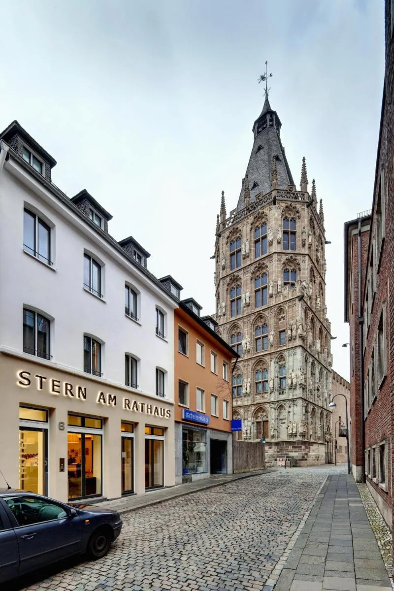Image 3 of Stern am Rathaus