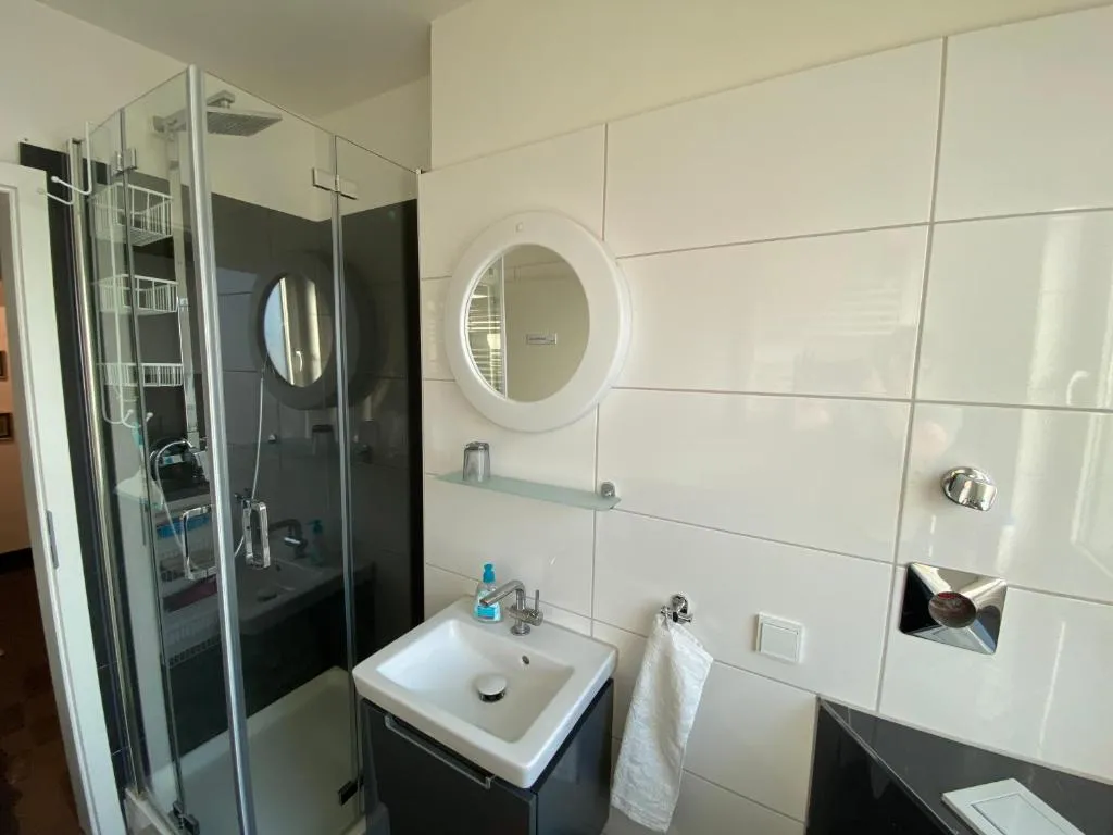 Image of Studio El Guess