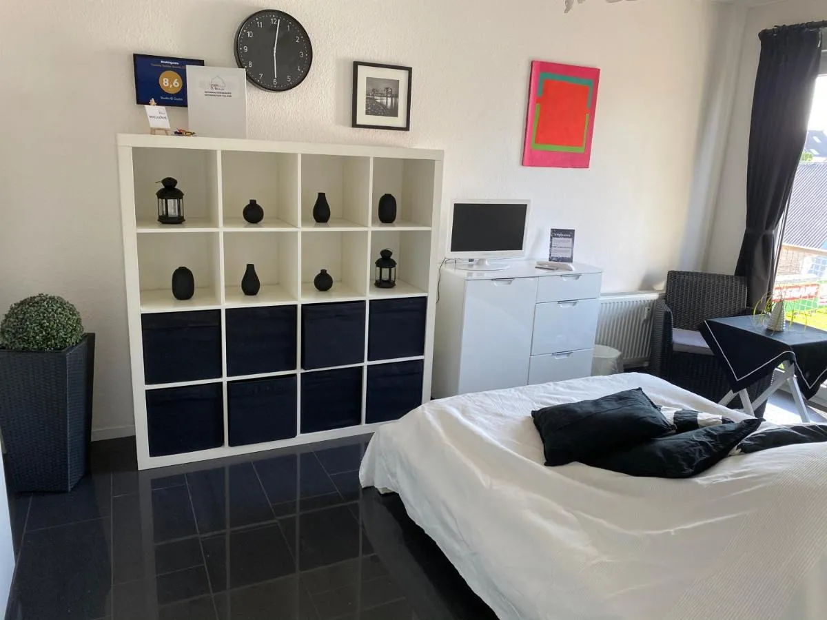 Image 1 of Studio El Guess