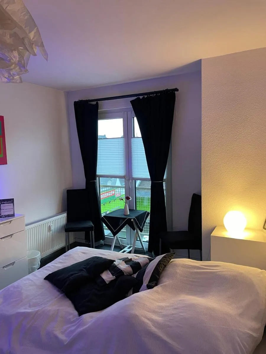 Image 4 of Studio El Guess