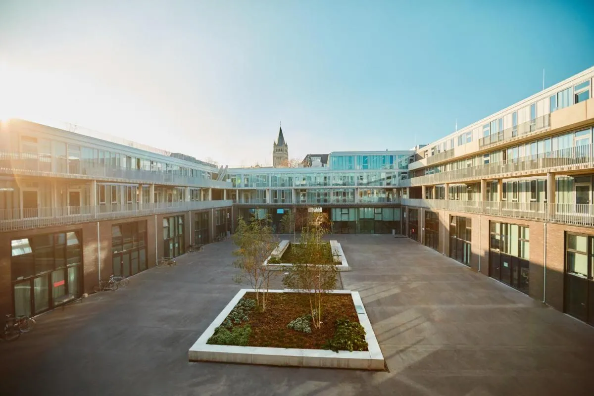 Image 6 of TheClouth