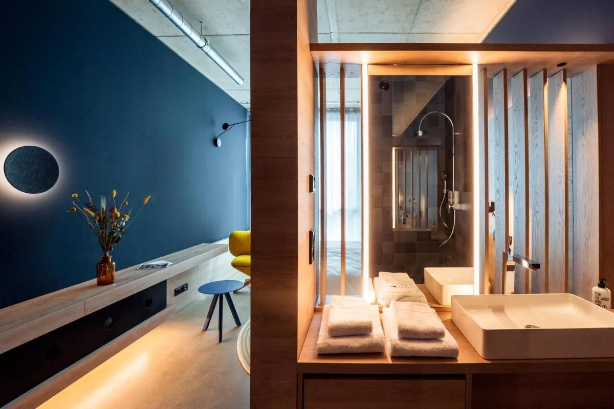 Image 2 of TheClouth