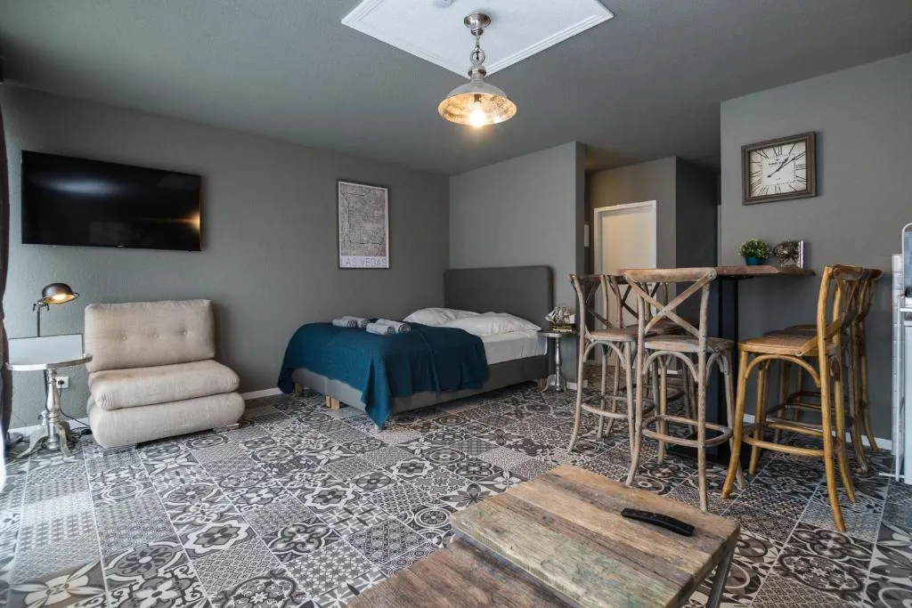 Image of The LIV. – Central Station