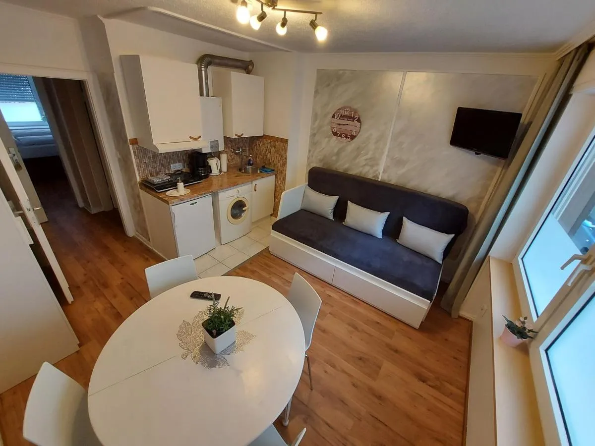 Image 3 of Vintage Apartment