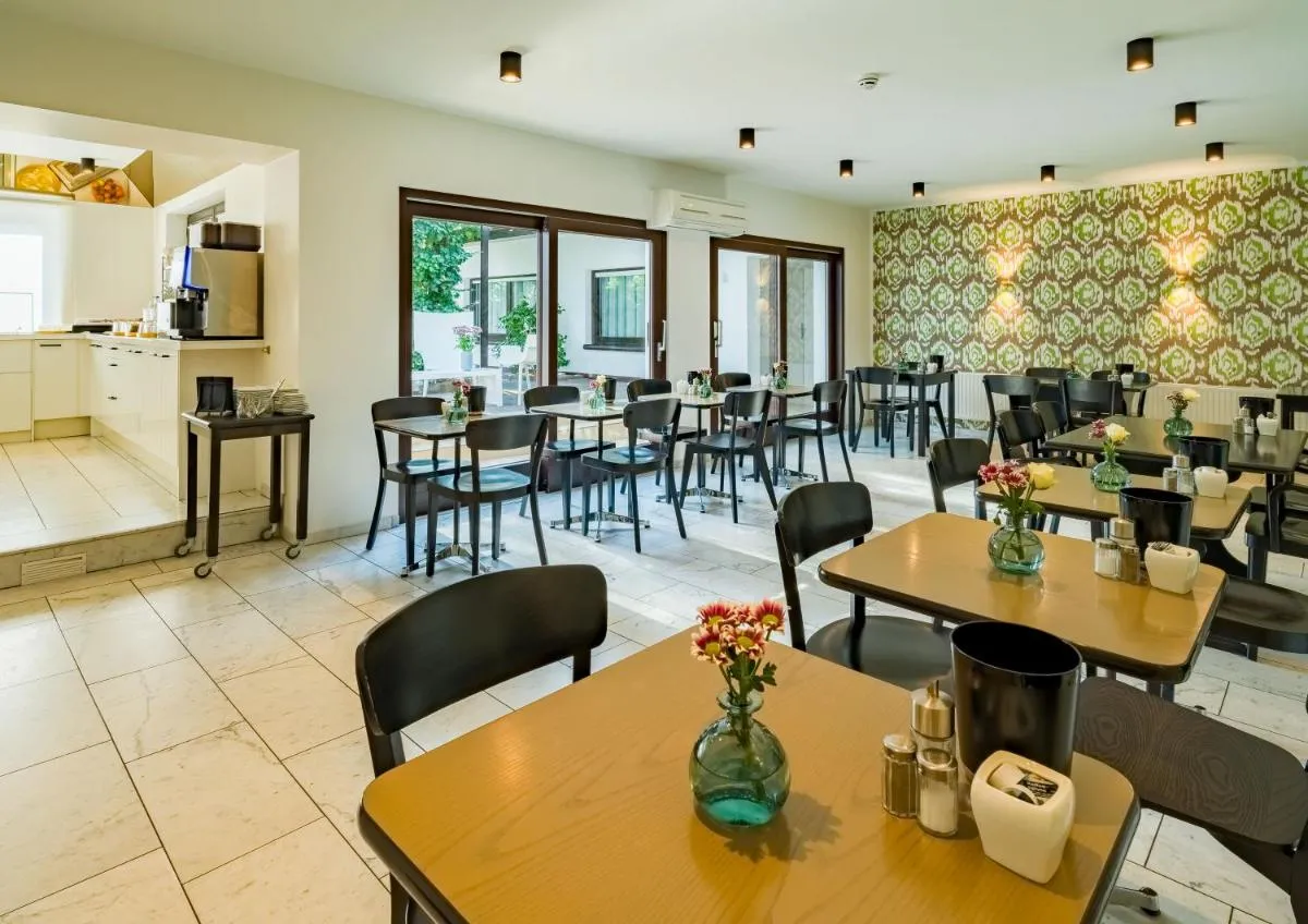 Image 3 of rugs HOTEL Köln